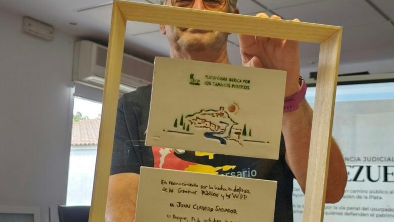 Reconocimiento al dirigente ecologista Juan Clavero por su activismo en defensa del patrimonio caminero público